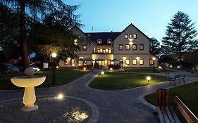 Hotel Modrzewiowy Dwor